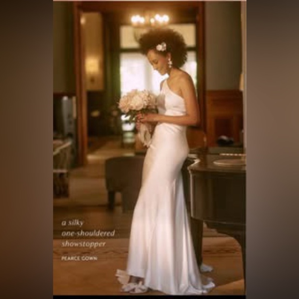 BHLDN Nouvelle Amsale Pearce Wedding Gown
Size 6 (originally $995)
